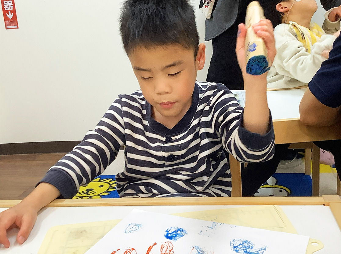 花束カレンダーづくりの様子