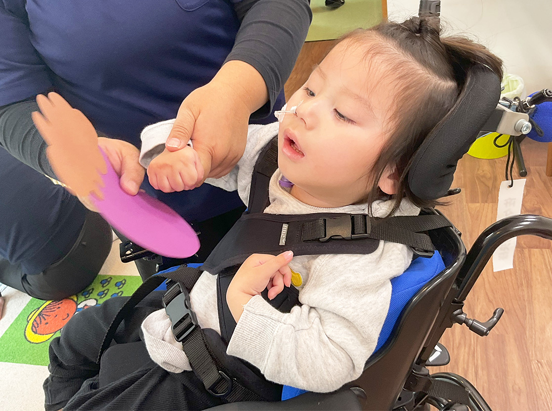 鬼の顔づくりの様子