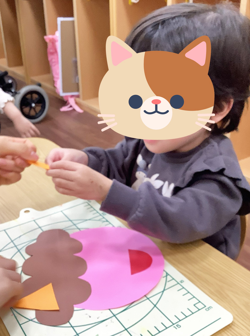 鬼の顔づくりの様子